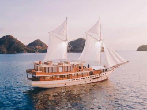 Elbark – luxury phinisi yacht for private charter in Indonesia