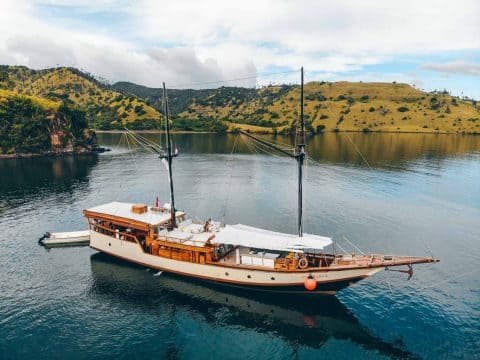 Samara II – luxury phinisi yacht for private charter in Indonesia