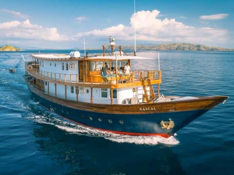 Rascal – luxury phinisi yacht for private charter in Indonesia