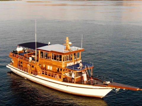 La Unua – luxury phinisi yacht for private charter in Indonesia